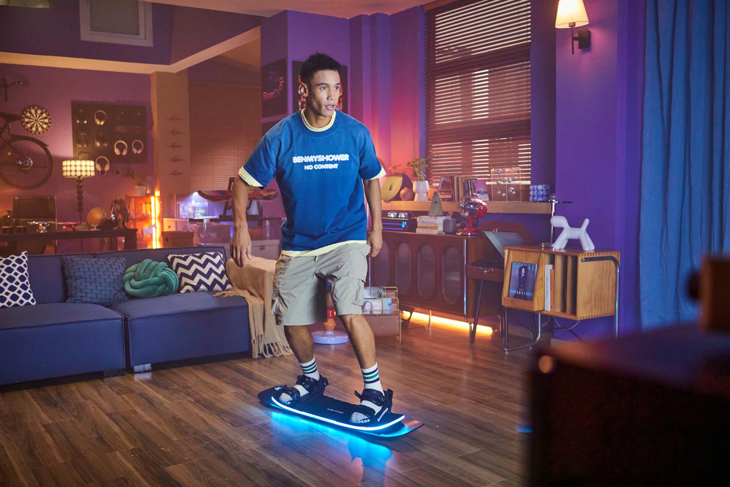 Multi-use board gets gamers snowboarding, skateboarding and balancing post thumbnail image